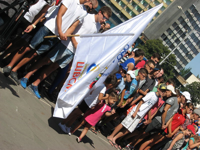 Відкриття Олімпіади запоріжці відзначили підняттям державного та олімпійського прапорів