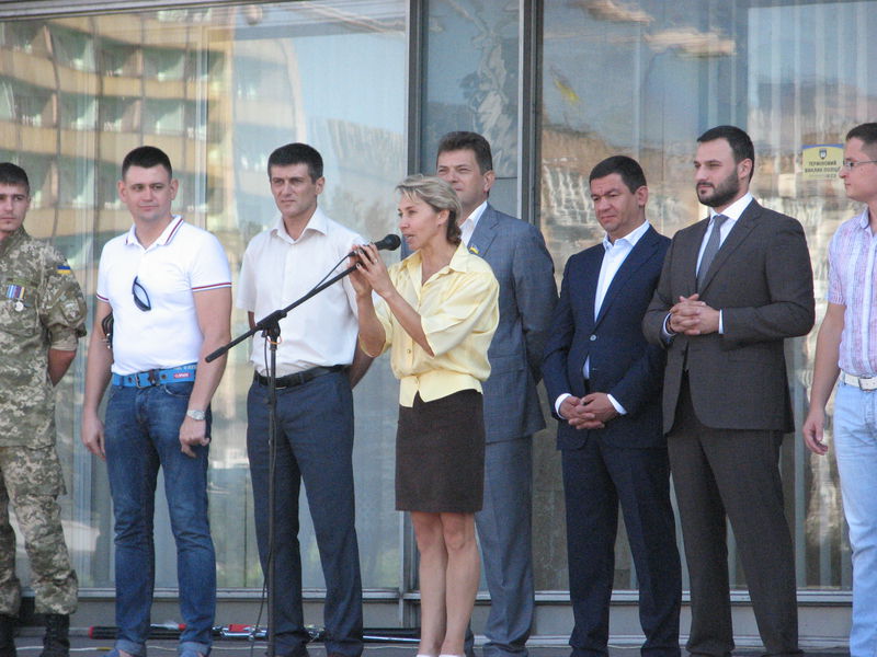 Відкриття Олімпіади запоріжці відзначили підняттям державного та олімпійського прапорів
