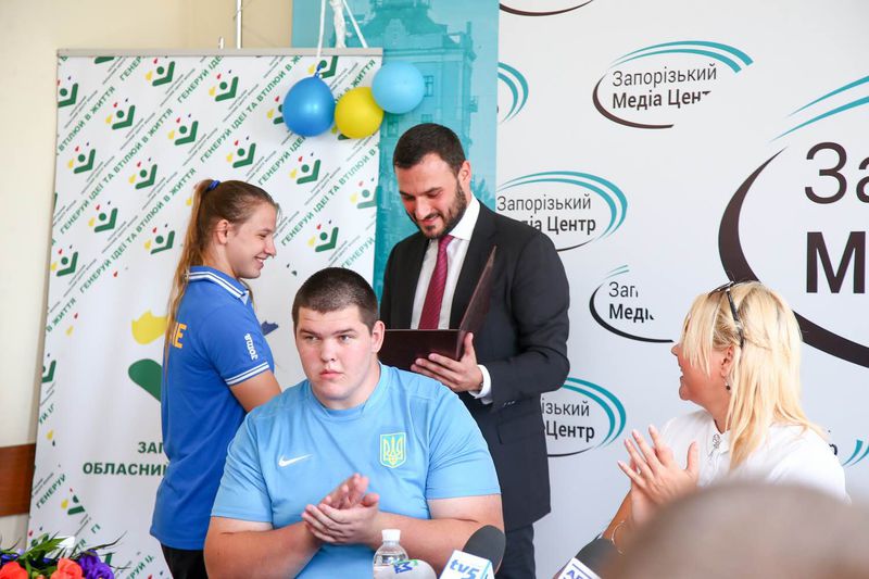 Запоріжці привітали земляків – переможців чемпіонату світу з сумо