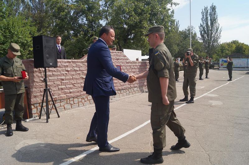 Військовослужбовці частини 3033 Нацгвардії отримали відзнаки від голови облдержадміністрації