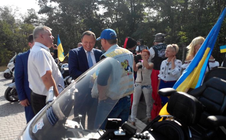 За підтримки Департаменту культури, туризму, національностей та релігій облдержадміністрації та Благодійного фонду «ЦДАКА» (керівник Н. Ерентрей) у м. Запоріжжі 23.08.2016 відбувся мотопробіг з нагоди Дня Державного Прапору України