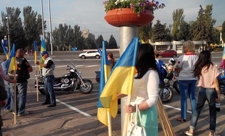 За підтримки Департаменту культури, туризму, національностей та релігій облдержадміністрації та Благодійного фонду «ЦДАКА» (керівник Н. Ерентрей) у м. Запоріжжі 23.08.2016 відбувся мотопробіг з нагоди Дня Державного Прапору України