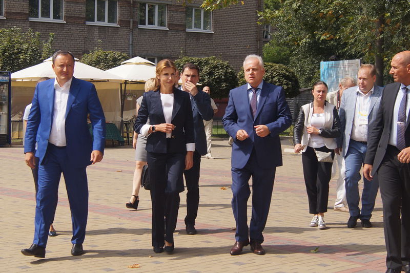 Марина  Порошенко: «Можливо саме одна із запорізьких шкіл відкриє світові нових Ейнштейнів, Джобсів чи Бетховенів»