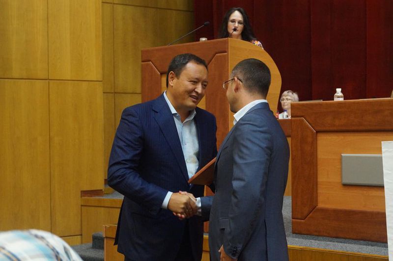 Видатні запоріжці отримали державні та обласні відзнаки за внески у становлення незалежності України