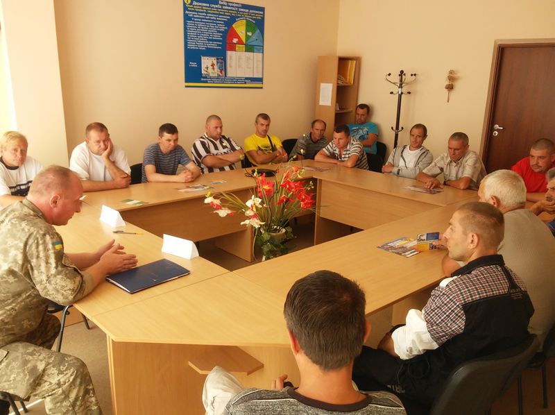 Майже 2 тисячі запоріжців прийнято на військову службу за контрактом