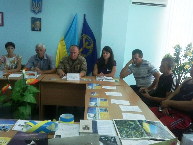 Майже 2 тисячі запоріжців прийнято на військову службу за контрактом