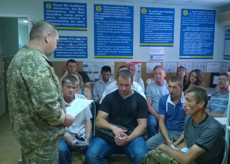 Майже 2 тисячі запоріжців прийнято на військову службу за контрактом