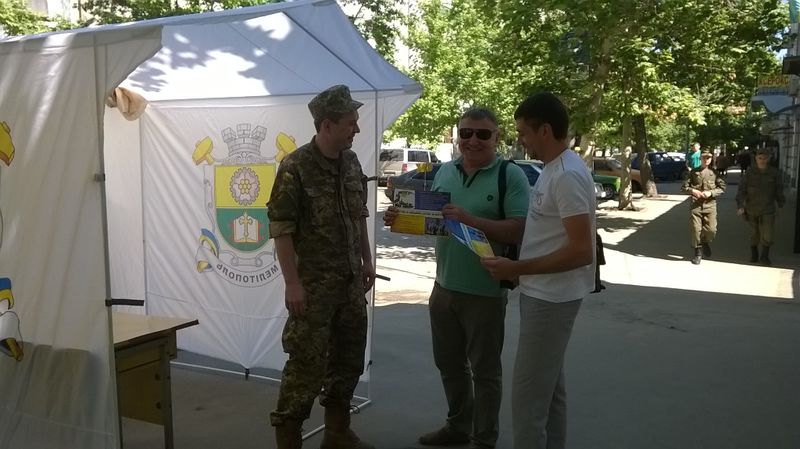 Майже 2 тисячі запоріжців прийнято на військову службу за контрактом