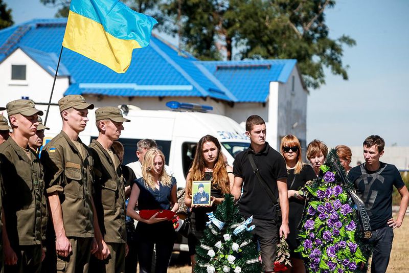 Запоріжці простились із бійцем, загиблим в Іловайському котлі