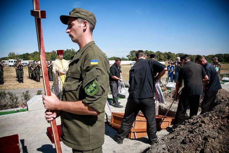 Запоріжці простились із бійцем, загиблим в Іловайському котлі