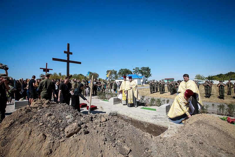 Запоріжці простились із бійцем, загиблим в Іловайському котлі