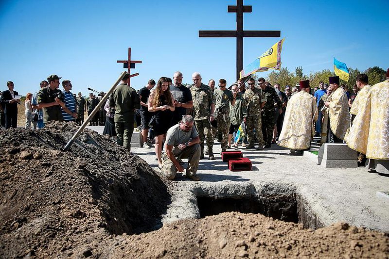 Запоріжці простились із бійцем, загиблим в Іловайському котлі