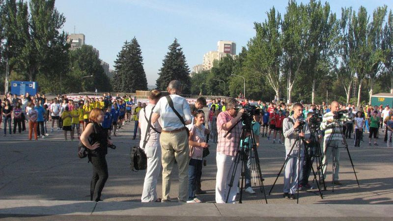 Запоріжці відзначили День фізкультури масовою зарядкою