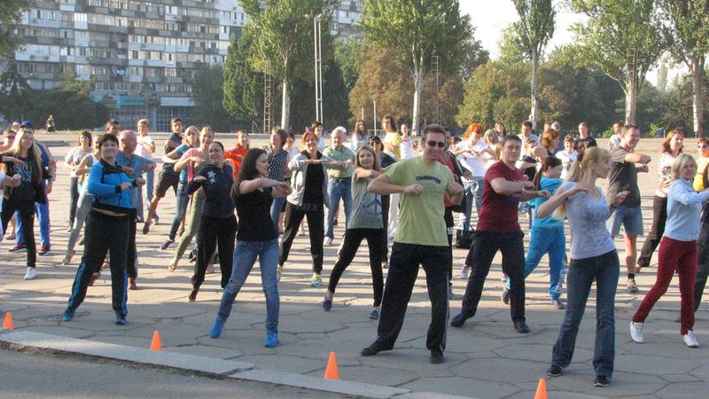 Запоріжці відзначили День фізкультури масовою зарядкою