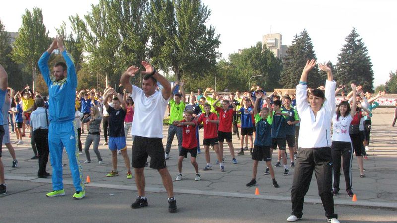 Запоріжці відзначили День фізкультури масовою зарядкою