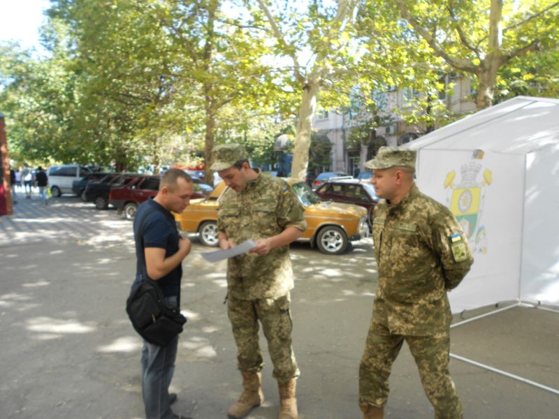 На військову службу залучено понад 2 тисячі контрактників