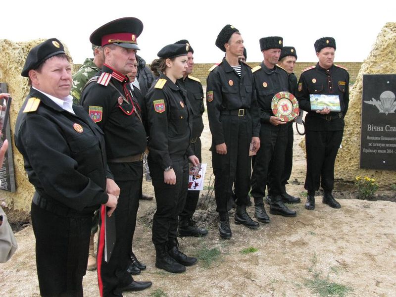 Запорізькі козаки вшанували героїв-десантників на Чонгарі