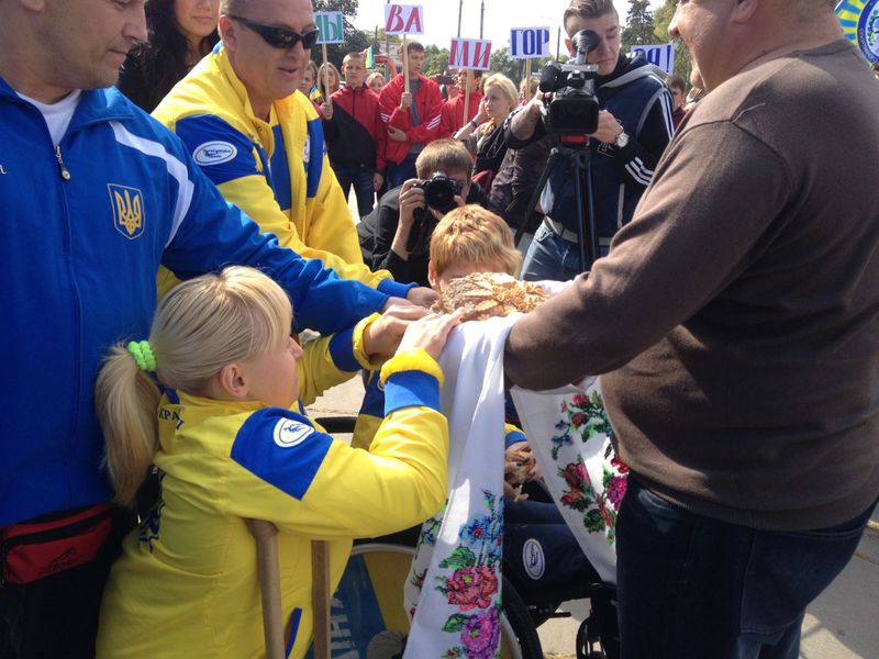 Запорізьких паралімпійців урочисто зустріли на рідній землі