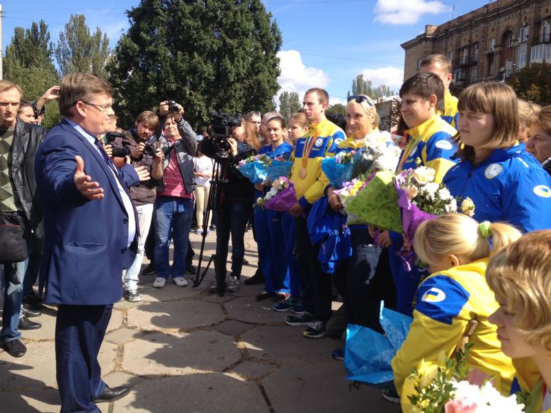 Запорізьких паралімпійців урочисто зустріли на рідній землі