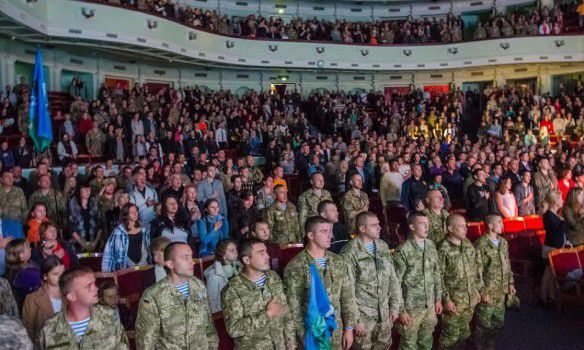 Запоріжці заспівали фронтових пісень разом з усією країною