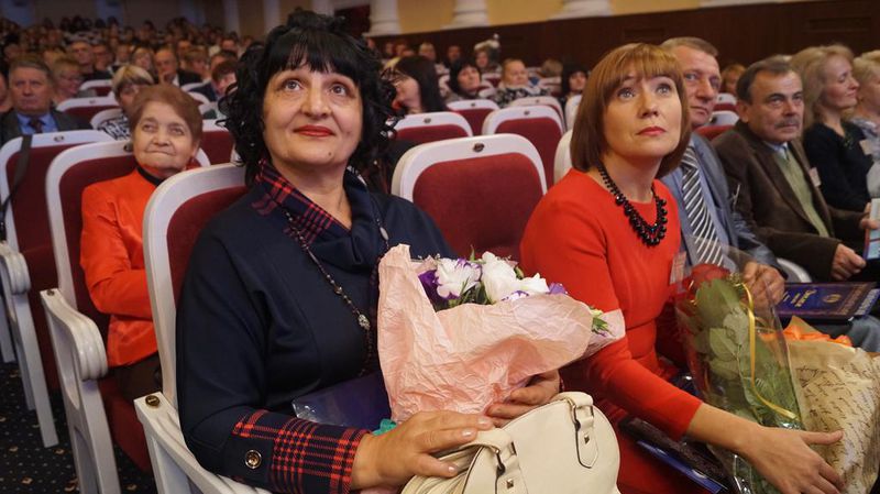 Найвидатніші педагоги області відзначені грамотами та подарунками від голови облдержадміністрації