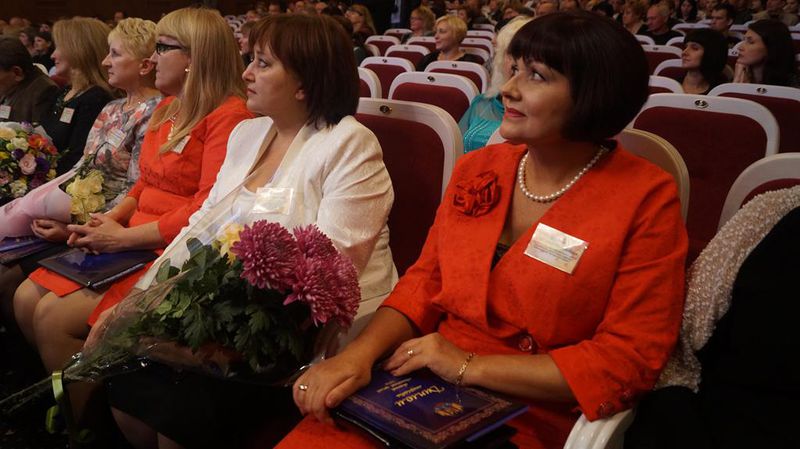 Найвидатніші педагоги області відзначені грамотами та подарунками від голови облдержадміністрації