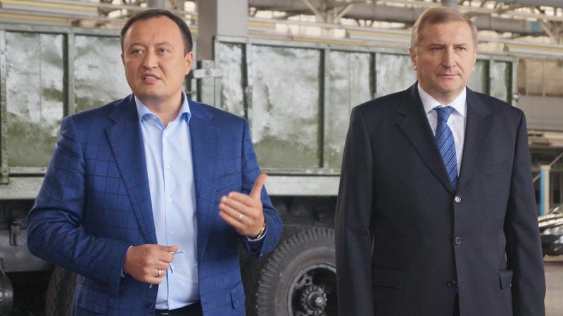 Костянтин Бриль передав військовим ключі від ще одного відновленого «КрАЗа»