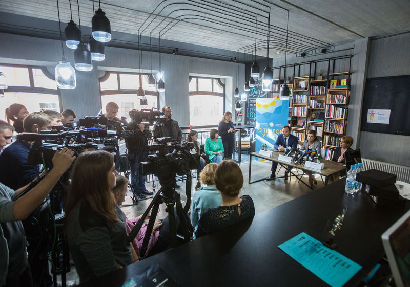 Марина Порошенко презентувала прикладну модель бібліотеки нового зразка для української школи