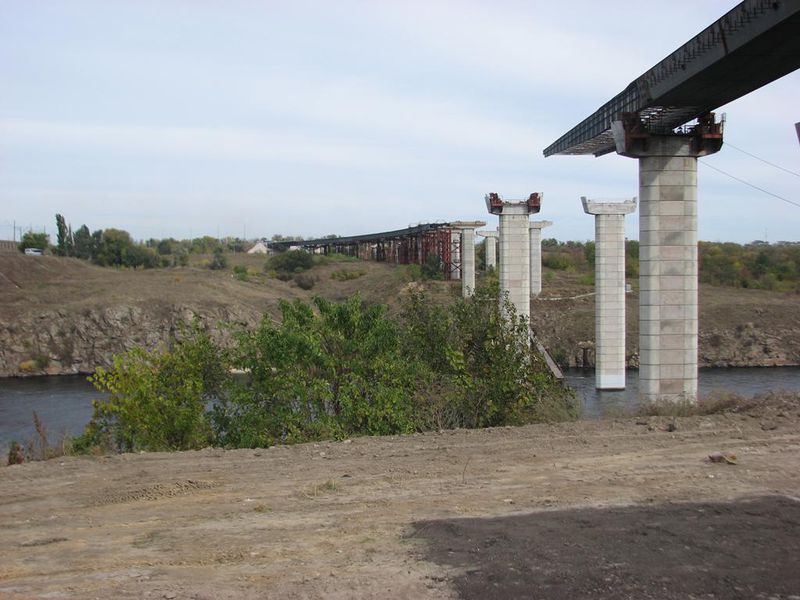 На завершення будівництва мостового переходу через р. Дніпро у Запоріжжі Уряд надаватиме 500 млн. грн. щороку