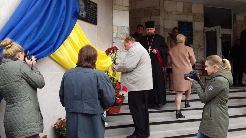 У Василівці увічнили пам’ять воїна– азовця Сергія Бурлака  