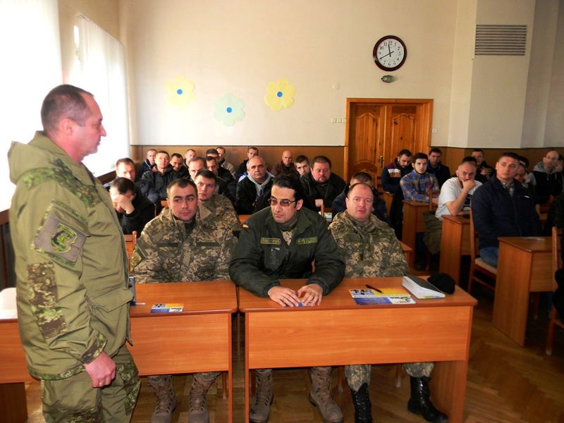 Військова  служба за контрактом – перспективний вибір для безробітних 