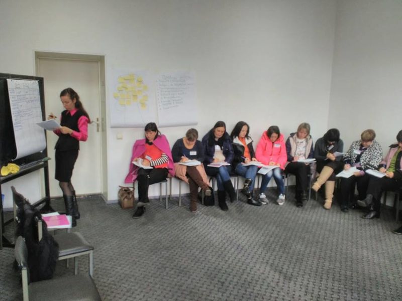Соціальні працівники вчаться надавати якісні послуги прийомним сім’ям та дитячим будинкам