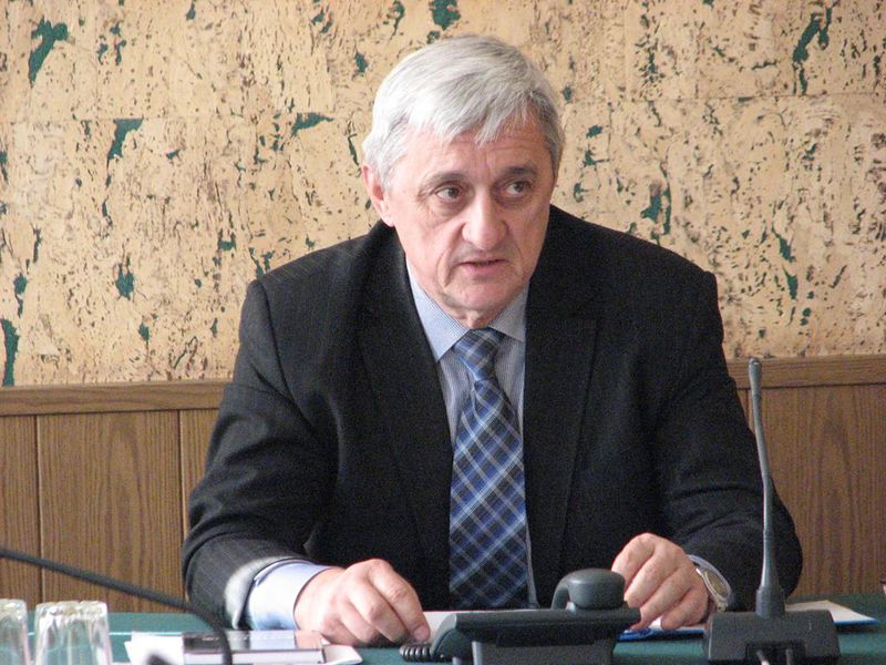 Арбітри вирішують та попереджають виникнення трудових спорів