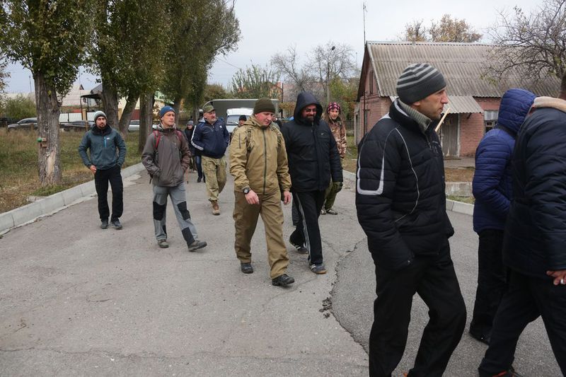 Запоріжці зібрались на толоку, аби разом із владою регіону навести лад в майбутньому Центрі реабілітації учасників бойових дій