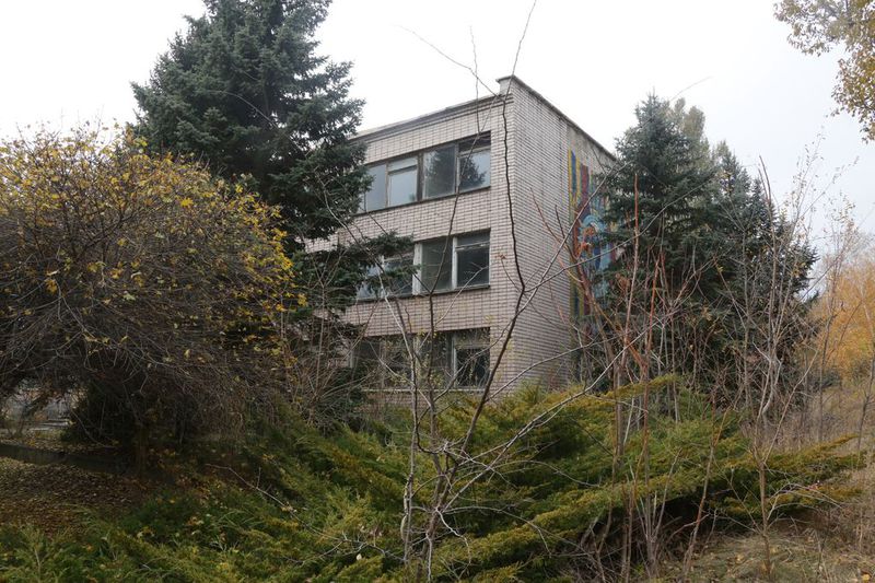 Запоріжці зібрались на толоку, аби разом із владою регіону навести лад в майбутньому Центрі реабілітації учасників бойових дій
