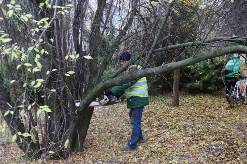 Запоріжці зібрались на толоку, аби разом із владою регіону навести лад в майбутньому Центрі реабілітації учасників бойових дій