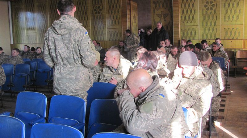 Театр молоді подарував концерт бійцям на передовій