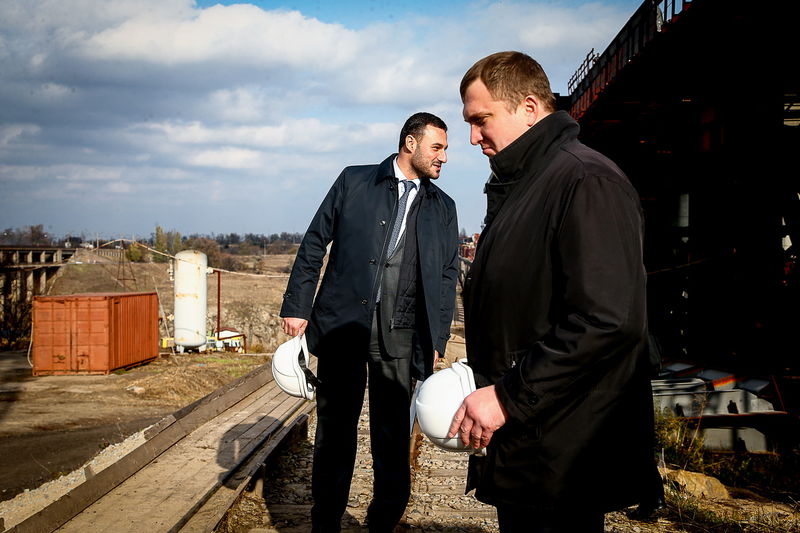 Мостобудівники готуються розпочати третій етап з насування металоконструкцій через р. Старий Дніпро