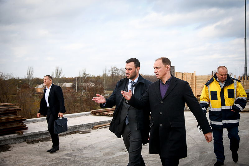 Мостобудівники готуються розпочати третій етап з насування металоконструкцій через р. Старий Дніпро