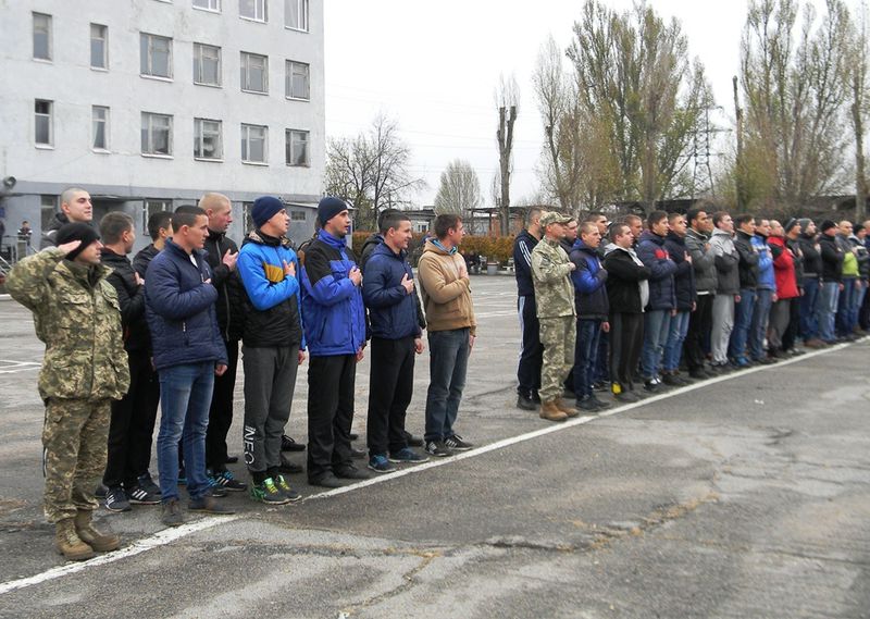 Запорізькі призовники продовжують поповнювати військові формування