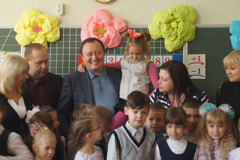 За ініціативою Марини Порошенко інклюзивний клас отримав телевізор