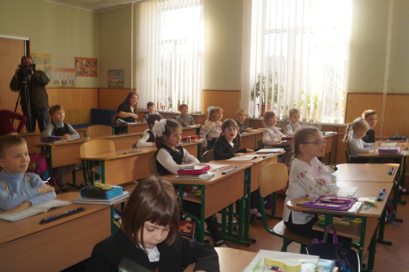За ініціативою Марини Порошенко інклюзивний клас отримав телевізор