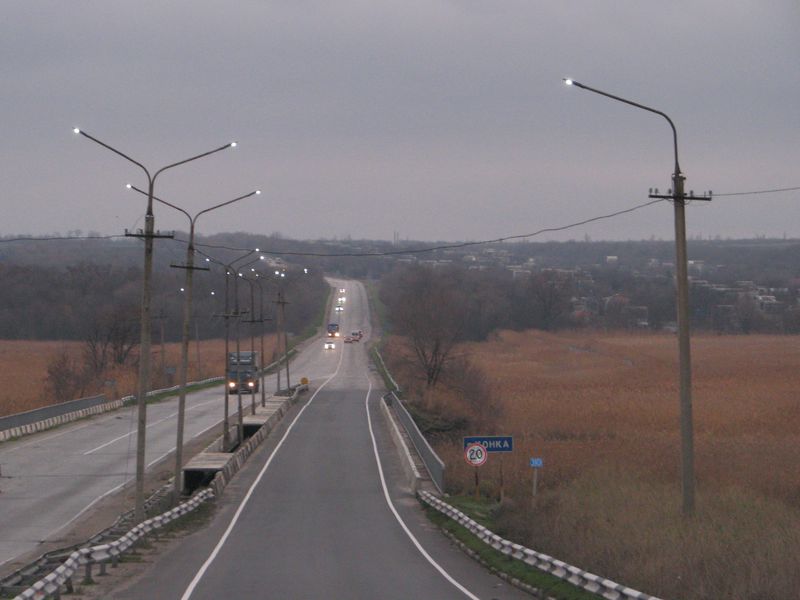 На автодорогах установлюється енергоощадне освітлення 