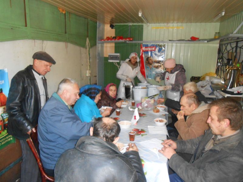 Понад 500 бездомних уже отримали гарячі обіди