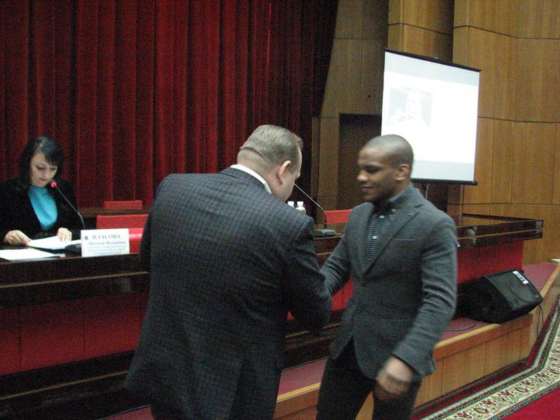 Олімпійці, паралімпійці та їх тренери отримали грошові премії, ордени та відзнаки