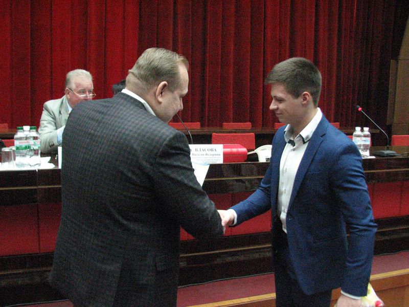 Олімпійці, паралімпійці та їх тренери отримали грошові премії, ордени та відзнаки