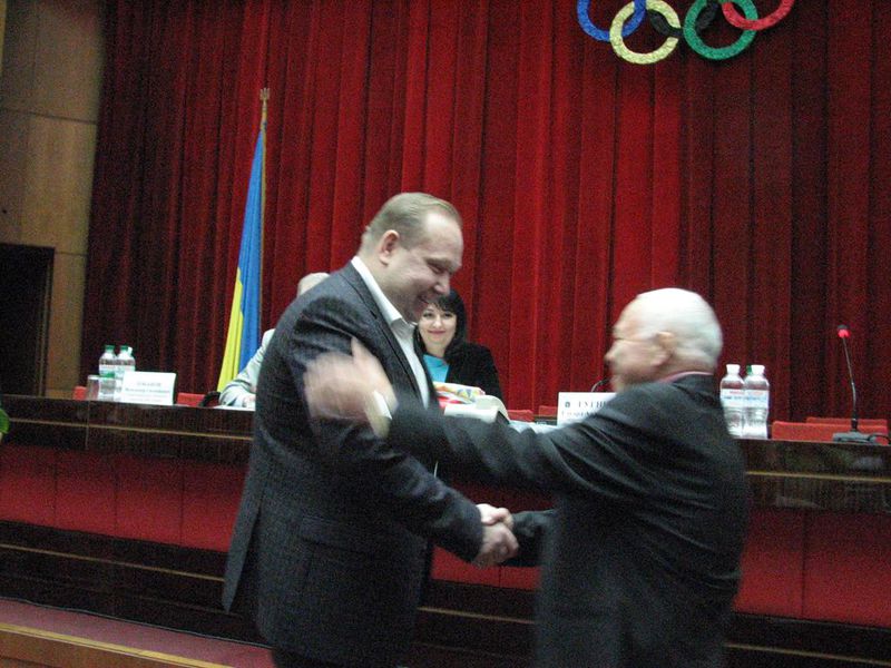 Олімпійці, паралімпійці та їх тренери отримали грошові премії, ордени та відзнаки