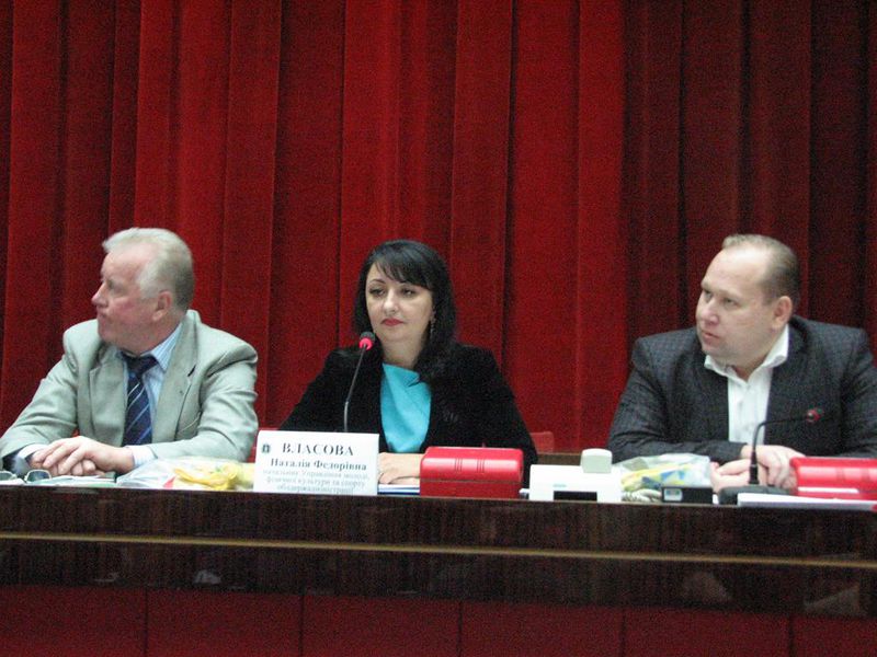 Для підтримки молоді та національно-патріотичного виховання розроблено довгострокові програми