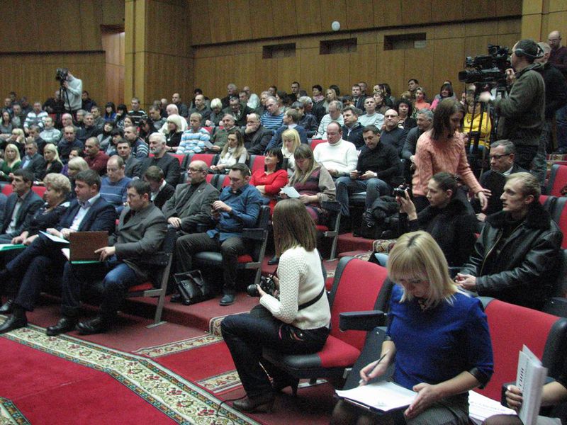 Для підтримки молоді та національно-патріотичного виховання розроблено довгострокові програми