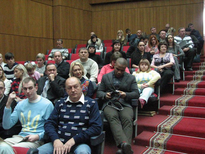Для підтримки молоді та національно-патріотичного виховання розроблено довгострокові програми